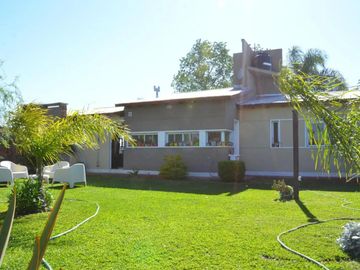 Venta casa 3 dormitorios APTA CREDITO HIPOTECARIO - FUNES TOWN