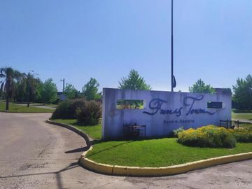 Venta casa 3 dormitorios APTA CREDITO HIPOTECARIO - FUNES TOWN