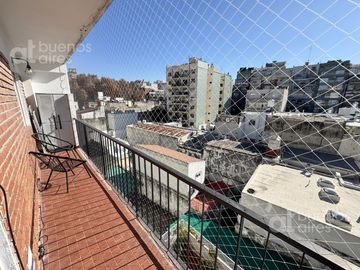 Departamento de 4 ambientes con cochera. Caballito. Venta. APTO CRÉDITO.