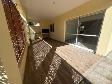 VENTA DEPTO MAR DE AJO CON COCHERA PARRILLA SIN EXPENSAS