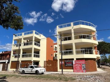 VENTA DEPTO MAR DE AJO CON COCHERA PARRILLA SIN EXPENSAS