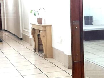 Departamento de 4 ambientes c/patio y jardín en venta en Caballito.