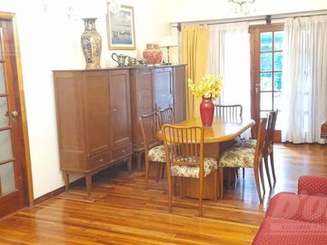 Departamento de 4 ambientes c/patio y jardín en venta en Caballito.