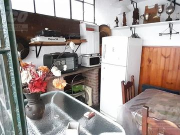 Departamento de 4 ambientes c/patio y jardín en venta en Caballito.