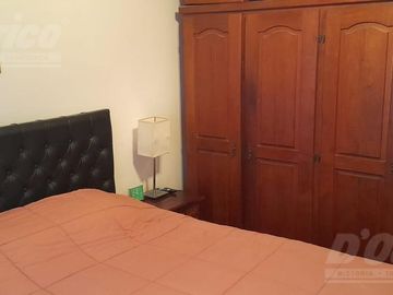 Departamento de 4 ambientes c/patio y jardín en venta en Caballito.