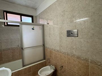 En venta tres ambientes al contrafrente Plaza Colon, Mar del Plata