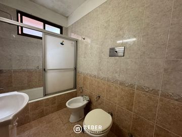 En venta tres ambientes al contrafrente Plaza Colon, Mar del Plata