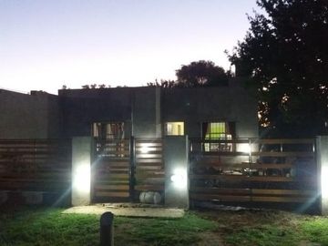 Casa en venta - 2 Dormitorios 1 Baño - 55 mts2 - 9 De Julio