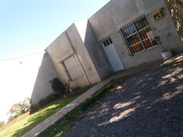 Casa en venta - 2 Dormitorios 1 Baño - 55 mts2 - 9 De Julio