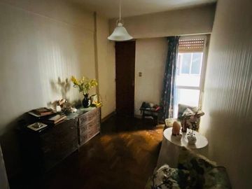 Departamento en venta 4 ambientes con dependencia en Caballito