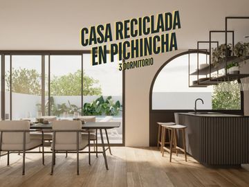 Casa reciclada de autor en venta en Pichincha, Rosario, de 3 dormitorios con terraza y pileta.