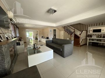 Casa 6 ambientes en venta, Barrio Privado Barrancas de Guido - Quilmes