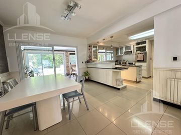 Casa 6 ambientes en venta, Barrio Privado Barrancas de Guido - Quilmes