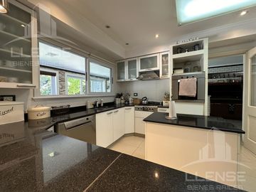 Casa 6 ambientes en venta, Barrio Privado Barrancas de Guido - Quilmes