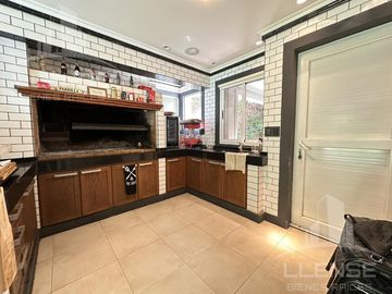 Casa 6 ambientes en venta, Barrio Privado Barrancas de Guido - Quilmes