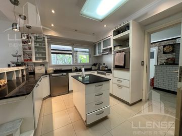 Casa 6 ambientes en venta, Barrio Privado Barrancas de Guido - Quilmes