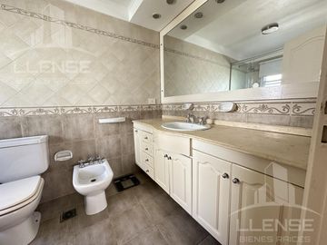 Casa 6 ambientes en venta, Barrio Privado Barrancas de Guido - Quilmes