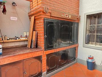 Importante casa de 4 dormitorios en Av. Belgrano al 4100, Parque V. Centenario, SMT