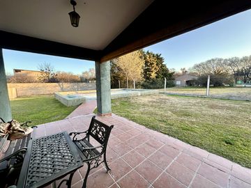 Casa en Venta en Anisacate | 3 Dormitorios, Pileta, Cochera y Gran Terreno