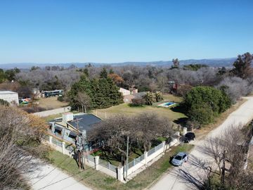 Casa en Venta en Anisacate | 3 Dormitorios, Pileta, Cochera y Gran Terreno