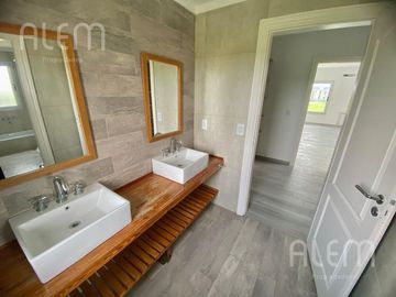 Casa en La Providencia, Canning