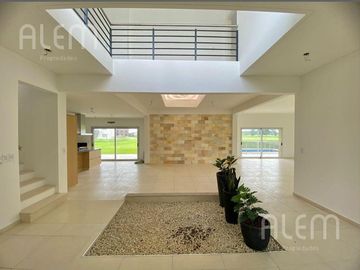 Casa en La Providencia, Canning