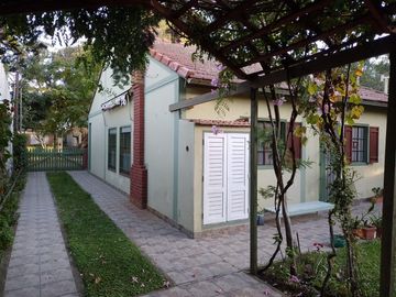 Casa en venta - 5 Dormitorios 3 Baños 2 Cocheras - 403Mts2 - Mar del Tuyú