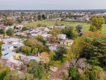 venta casa 5 amb. en Garin con jardin