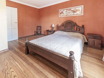 venta casa 5 amb. en Garin con jardin
