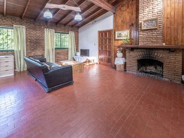 venta casa 5 amb. en Garin con jardin