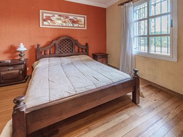 venta casa 5 amb. en Garin con jardin