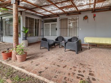 venta casa 5 amb. en Garin con jardin