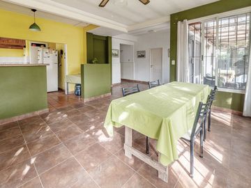 venta casa 5 amb. en Garin con jardin