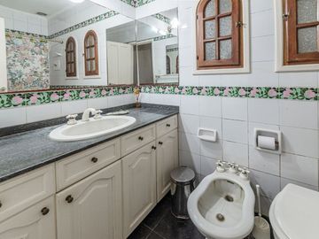 venta casa 5 amb. en Garin con jardin