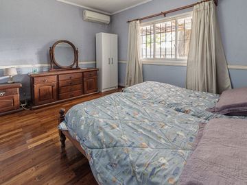 venta casa 5 amb. en Garin con jardin