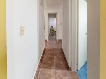 venta casa 5 amb. en Garin con jardin