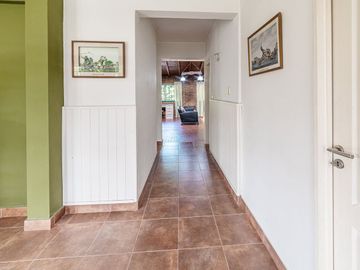 venta casa 5 amb. en Garin con jardin