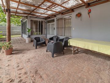 venta casa 5 amb. en Garin con jardin