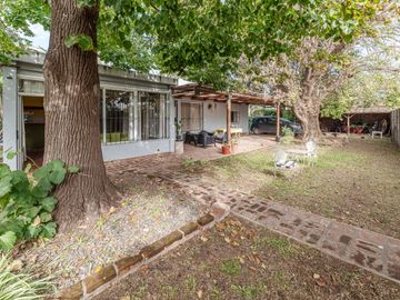 venta casa 5 amb. en Garin con jardin