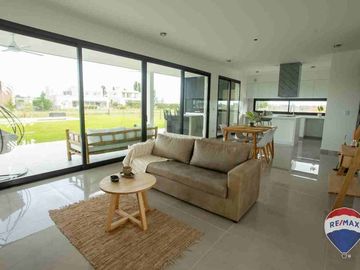 CASA EN VENTA 6 AMBIENTES EN TERRALAGOS A ESTRENAR