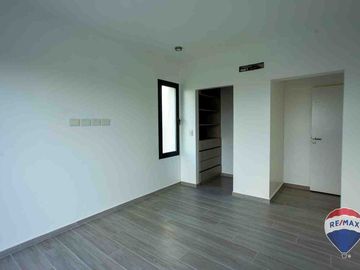 CASA EN VENTA 6 AMBIENTES EN TERRALAGOS A ESTRENAR