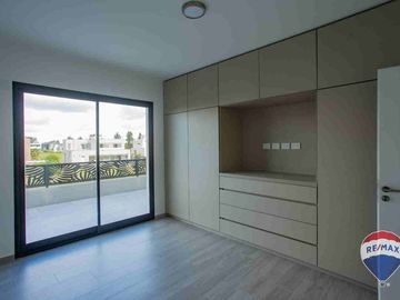 CASA EN VENTA 6 AMBIENTES EN TERRALAGOS A ESTRENAR