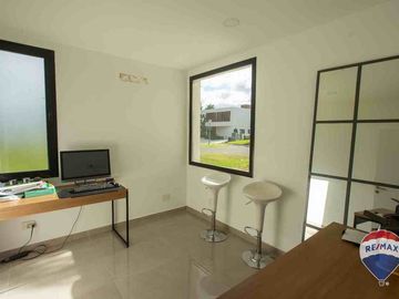 CASA EN VENTA 6 AMBIENTES EN TERRALAGOS A ESTRENAR