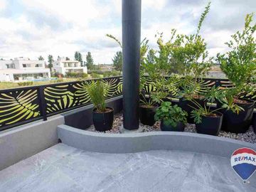 CASA EN VENTA 6 AMBIENTES EN TERRALAGOS A ESTRENAR
