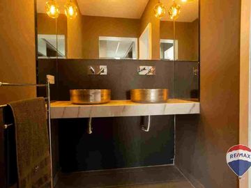 CASA EN VENTA 6 AMBIENTES EN TERRALAGOS A ESTRENAR