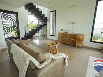 CASA EN VENTA 6 AMBIENTES EN TERRALAGOS A ESTRENAR