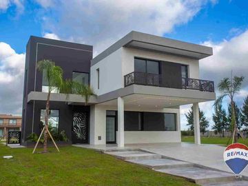 CASA EN VENTA 6 AMBIENTES EN TERRALAGOS A ESTRENAR