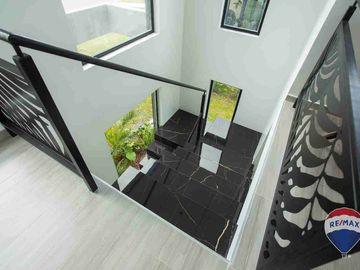 CASA EN VENTA 6 AMBIENTES EN TERRALAGOS A ESTRENAR