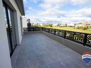 CASA EN VENTA 6 AMBIENTES EN TERRALAGOS A ESTRENAR