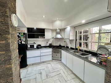 Excelente Casa 5 amb Ramos Mejia- Venta-Permuta
